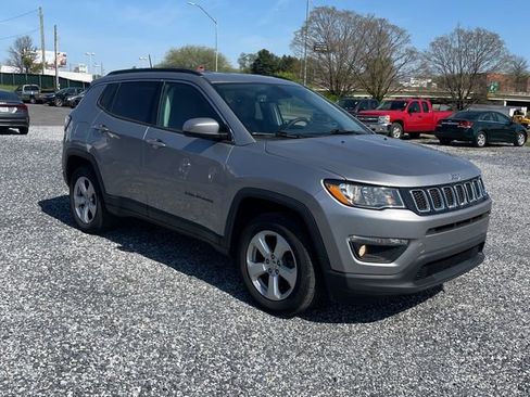 Used 2019 Jeep Compass Latitude w/ Popular Equipment Group AWD/4WD image 1