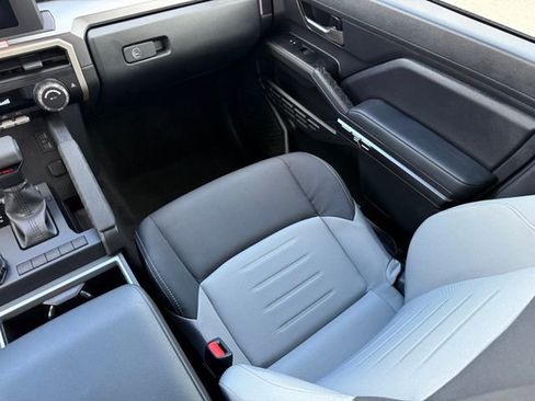 Used 2025 Toyota Tacoma TRD Sport image 25