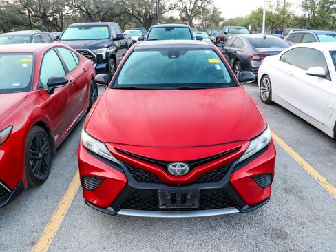 Used 2019 Toyota Camry XSE image 5