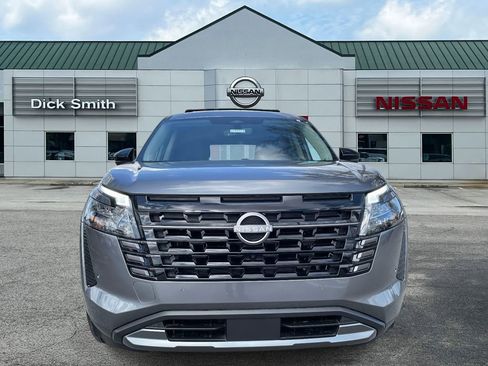 New 2026 Nissan Pathfinder Platinum image 2