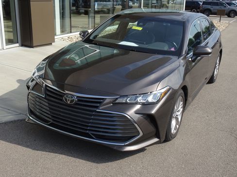 Used 2019 Toyota Avalon XLE w/ Moonroof Package FWD image 8
