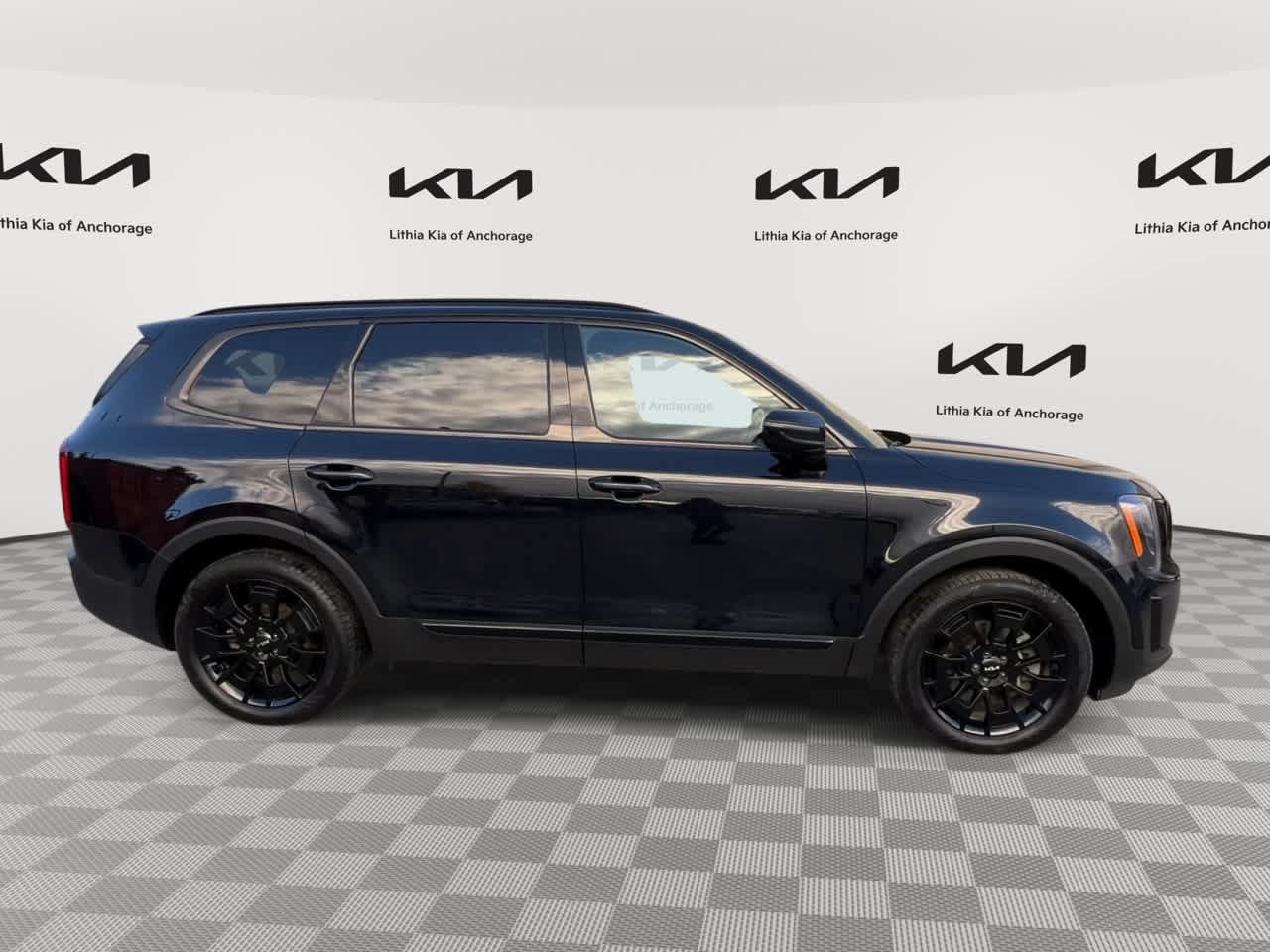 Used 2022 Kia Telluride SX w/ SX Prestige Package AWD/4WD image 2