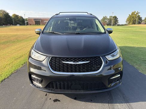 Used 2021 Chrysler Pacifica Touring-L FWD image 4