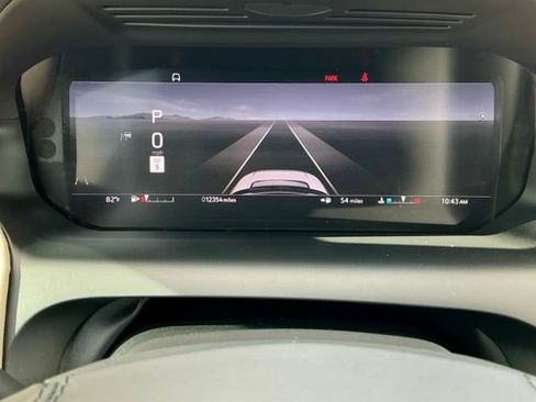 Used 2023 Land Rover Discovery Sport SE image 27