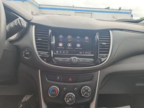 Used 2022 Chevrolet Trax LT w/ LT Convenience Package image 22