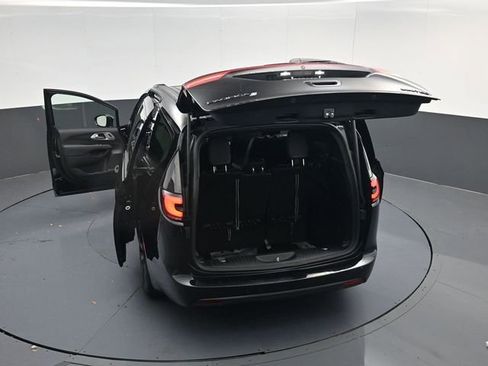 Used 2025 Chrysler Pacifica Limited FWD image 54