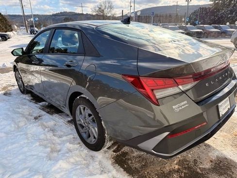 Used 2025 Hyundai Elantra Blue image 8