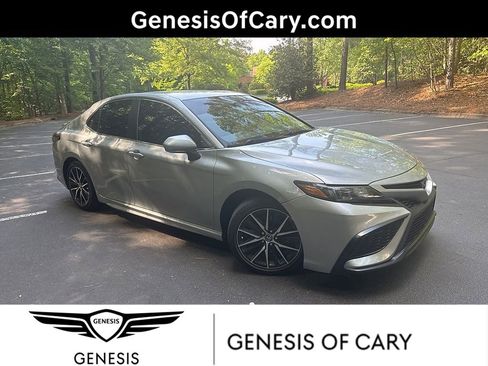 Used 2023 Toyota Camry SE FWD image 1