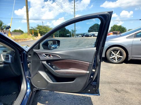 Used 2017 MAZDA MAZDA3 Grand Touring w/ Premium Equipment Package FWD image 27