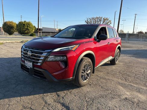 Used 2025 Nissan Rogue S image 1