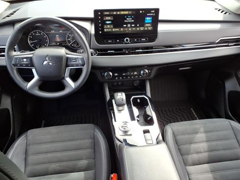 Used 2025 Mitsubishi Outlander SE AWD/4WD image 23