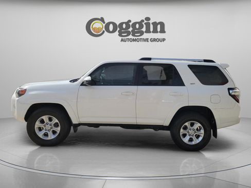 Used 2020 Toyota 4Runner SR5 AWD/4WD image 2
