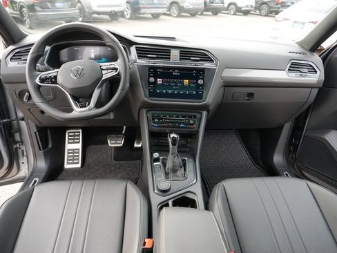 Certified 2024 Volkswagen Tiguan SE R-Line image 22