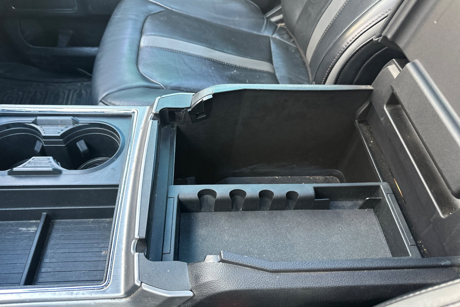Used 2019 Ford F250 Platinum w/ Platinum Ultimate Package AWD/4WD image 31
