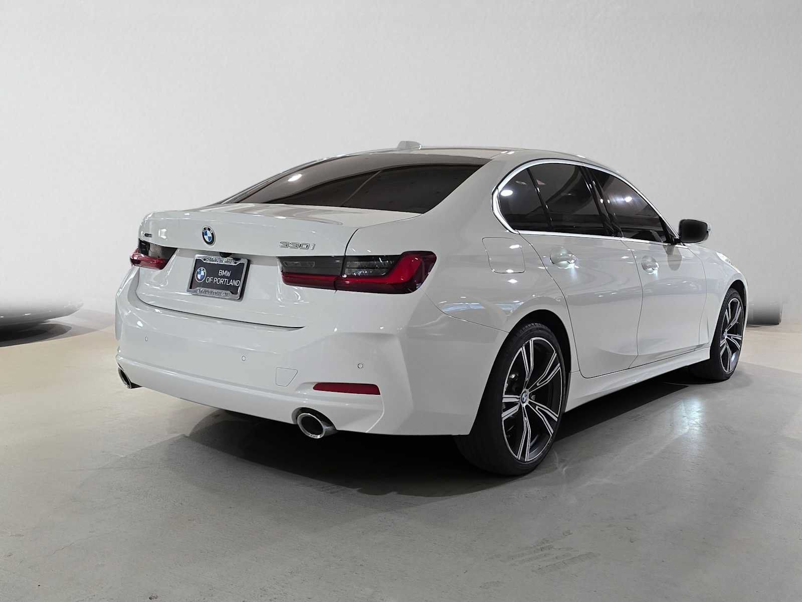 Used 2024 BMW 330i xDrive Sedan w/ Convenience Package AWD/4WD image 3