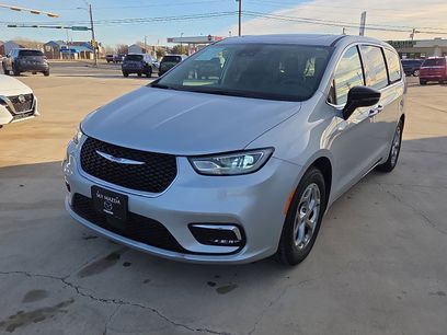 Used 2024 Chrysler Pacifica Limited