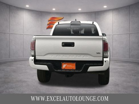 Used 2023 Toyota Tacoma TRD Off-Road w/ Technology Package AWD/4WD image 7
