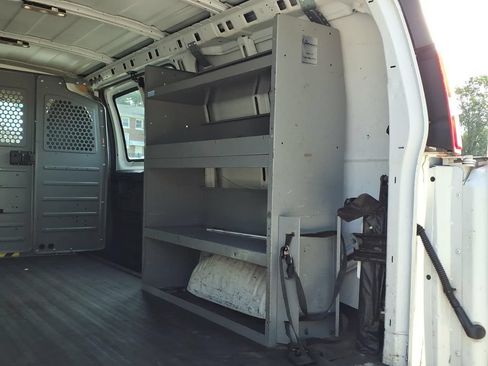 Used 2015 Chevrolet Express 2500 RWD image 12
