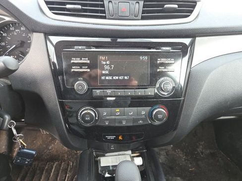 Used 2015 Nissan Rogue S image 9