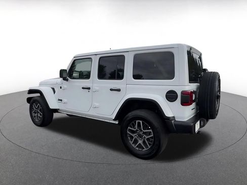 Used 2025 Jeep Wrangler Unlimited Sahara AWD/4WD image 10