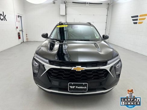 Used 2024 Chevrolet Trax LT w/ Driver Confidence Package FWD image 2
