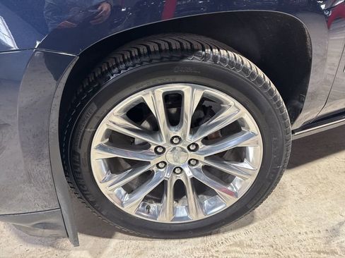 Used 2019 Cadillac Escalade Premium Luxury image 2