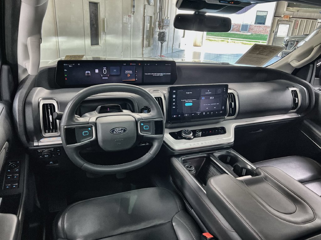 Used 2025 Ford Expedition Active AWD/4WD image 19