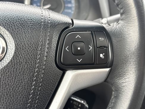 Used 2017 Toyota Sienna XLE w/ XLE Navigation Package image 17