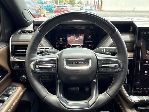 Used 2025 GMC Yukon Denali Ultimate AWD/4WD image 23