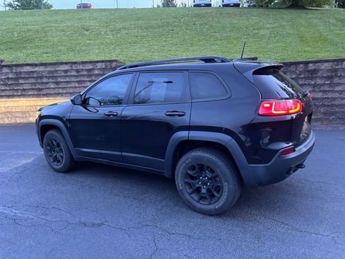 Used 2022 Jeep Cherokee Latitude AWD/4WD image 5