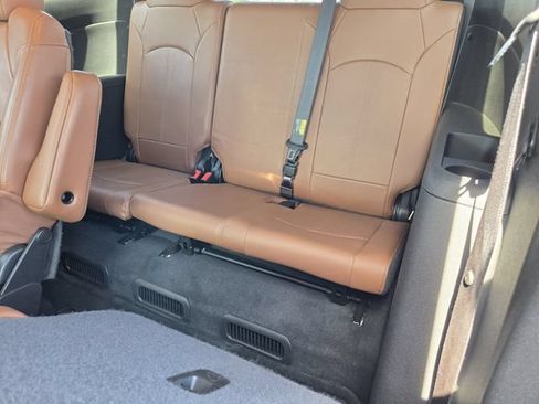 Used 2016 Chevrolet Traverse LT FWD image 11