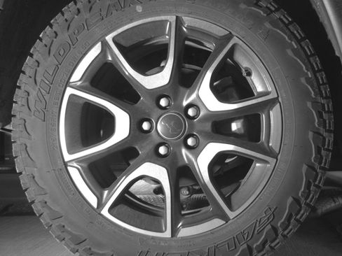 Used 2025 Jeep Compass Trailhawk AWD/4WD image 18