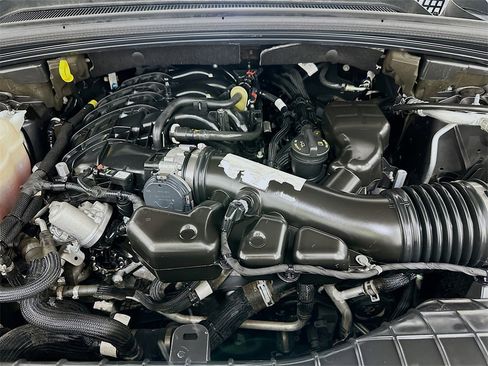 Used 2022 Jeep Grand Cherokee Limited image 32