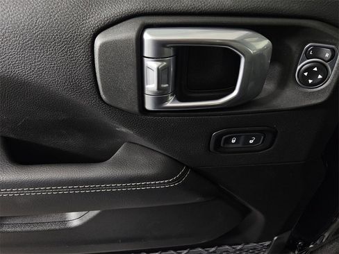 Used 2023 Jeep Wrangler Unlimited Sahara w/ Cold Weather Group image 27