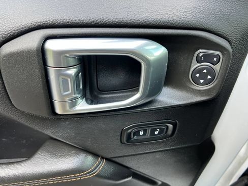 Used 2021 Jeep Gladiator Overland AWD/4WD image 12