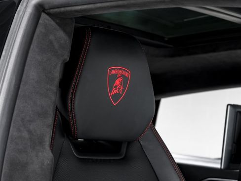 Used 2020 Lamborghini Urus AWD/4WD image 39