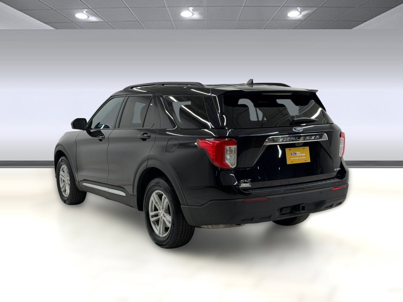 Certified 2023 Ford Explorer XLT w/ Class IV Trailer Tow Package AWD/4WD image 2