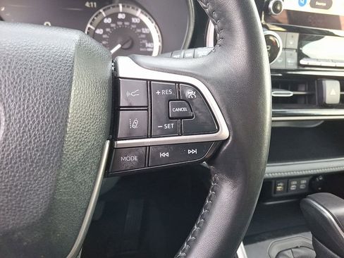Used 2024 Toyota Highlander LE AWD/4WD image 21