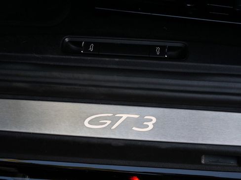 Used 2018 Porsche 911 GT3 RWD image 13