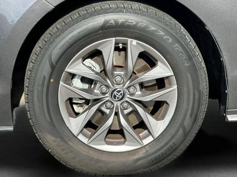 Used 2023 Toyota Sienna XLE FWD image 24
