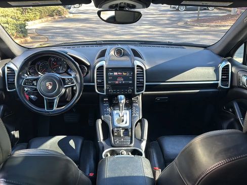 Used 2017 Porsche Cayenne image 19