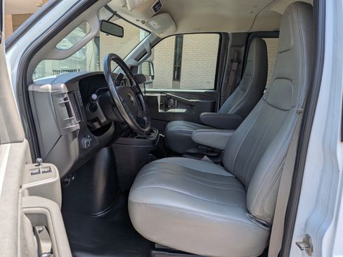 Used 2023 Chevrolet Express 3500 LS RWD image 9