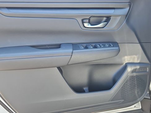 Used 2025 Honda CR-V Sport image 11