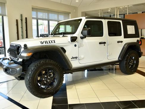 Used 2024 Jeep Wrangler Unlimited AWD/4WD image 3