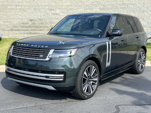 Used 2025 Land Rover Range Rover Autobiography AWD/4WD image 2
