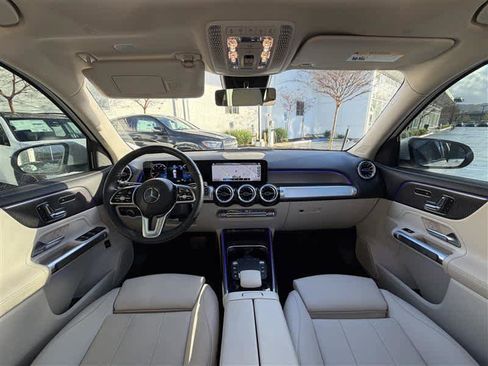 Used 2023 Mercedes-Benz EQB 300 4MATIC image 8