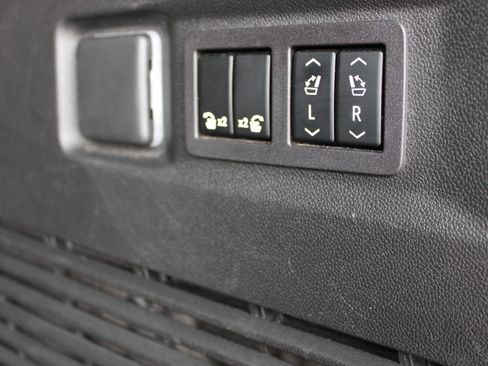 Used 2023 GMC Yukon Denali AWD/4WD image 9