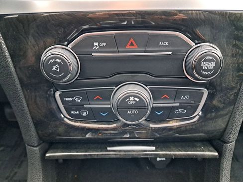 Used 2016 Chrysler 300 C image 20