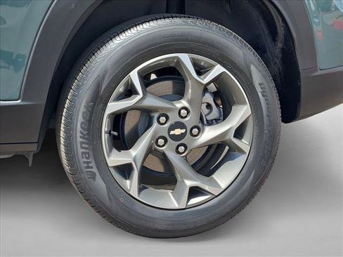 Used 2025 Chevrolet Trax LT w/ Driver Confidence Package FWD image 29