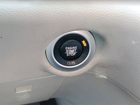 Used 2017 Chrysler Pacifica Touring-L image 22